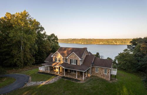 River Haven with Hot Tub - Foto 2