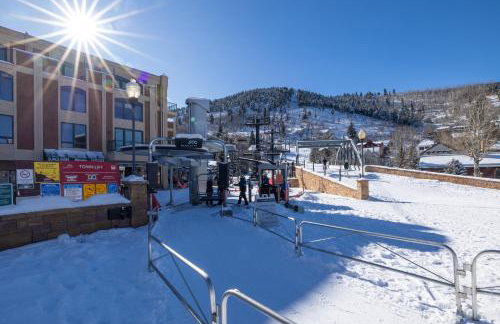 Ski in Ski out Main Street Balcony Hot Tub - Photo 2
