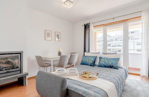 Bright Flat with Balcony & Garage by HostWise - Foto 22