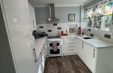 Spacious 3 bed garden & parking - Foto 4