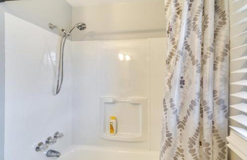 4 Mi to Dtwn Rochester: Charming Apt w/ Patio! - Foto 19