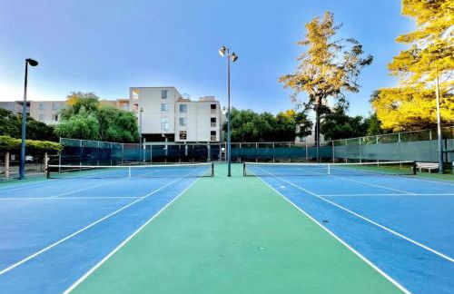 KeyLuxe, Luxury Apartment with Jacuzzi, Pool, Gym, Tennis in Walnut Creek - Photo 7