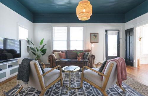 Restored 1930s Uptown Bungalow 2 min to Magnolia Silos - Photo 8