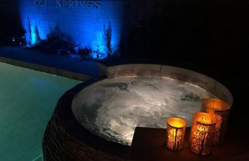 Mineral Saltwater Solar heated Pool & Spa Oasis with mountain views and Koi pond - Foto 52