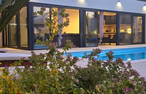 Villa TM with private heated pool, poolhouse & private garage - Photo 1