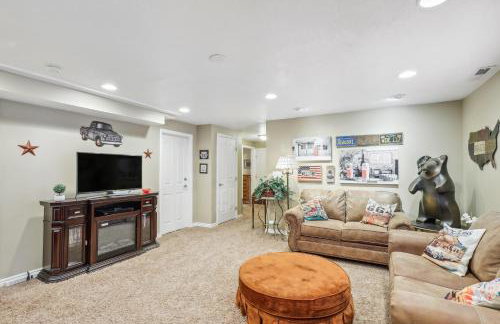 Cozy American Fork Retreat with Electric Fireplace - Foto 6