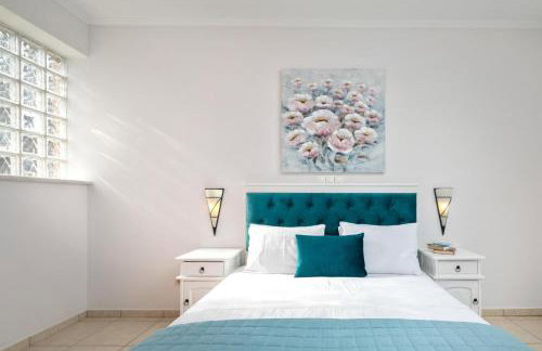 Elena Costa - Photo 26