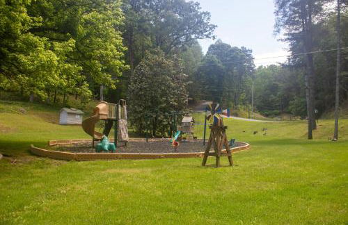Game Room and 3-Story Deck at Lake Hiwassee Hideaway - Foto 38