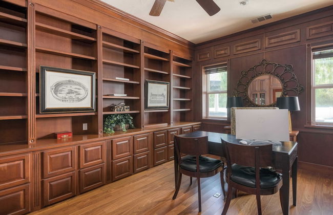 Grand Contento by Avantstay Extraordinary Estate w/ Pool & Movie Room - Photo 32