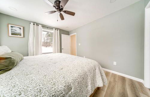 Walk to Lake Pet-Friendly Cottage in Jamestown! - Foto 11