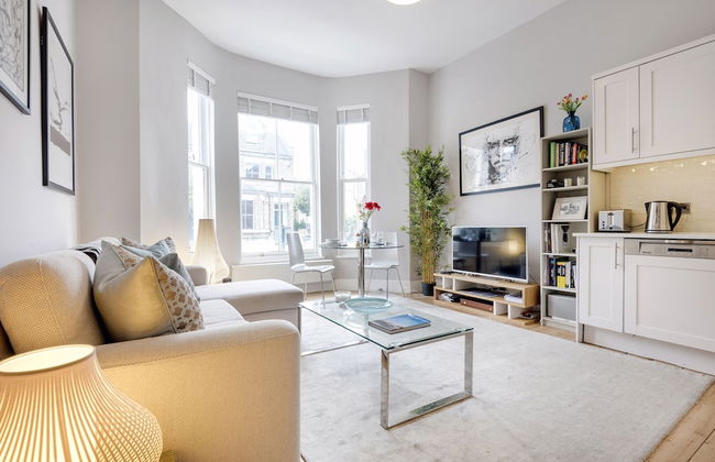 Contemporary Clapham Home Near Wandsworth Common - Photo 10