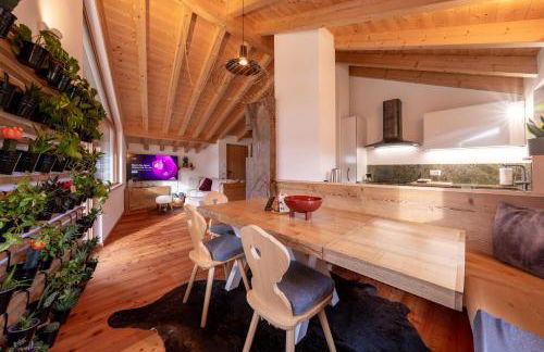 GreenWood Chalet - Spacious Alpine Retreat with Mountain Views - Photo 15