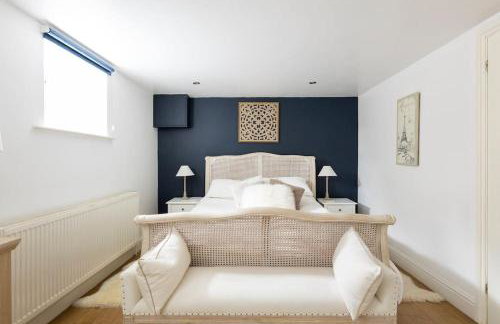 2 double bedroom large modern self contained apartment Free parking - Foto 1