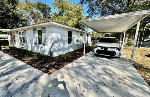 White Picket Fence - EV Charger! - Foto 23