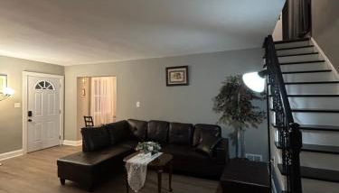 Single home, 4 beds, 2 baths - Photo 5