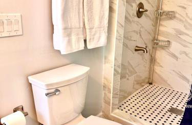 Upgraded, Stylish & Comfy 1 Bedroom/1 Bath Studio - Photo 14