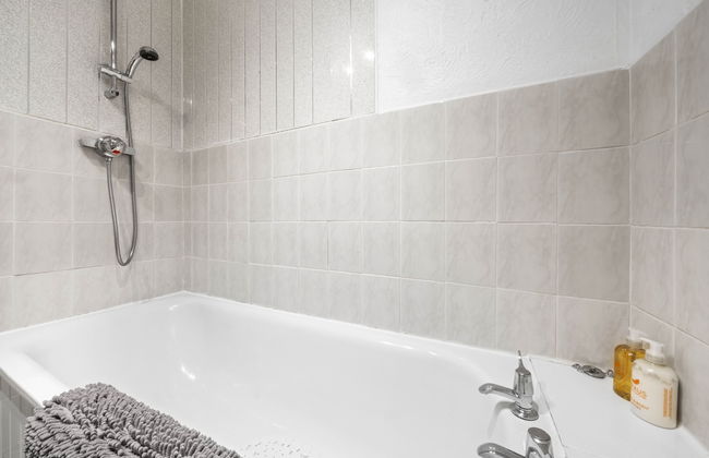 One Bedroom Apartment by Klass Living Serviced Accommodation Bellshill - Elmbank Street Apartment with WIFI and Parking - Foto 12