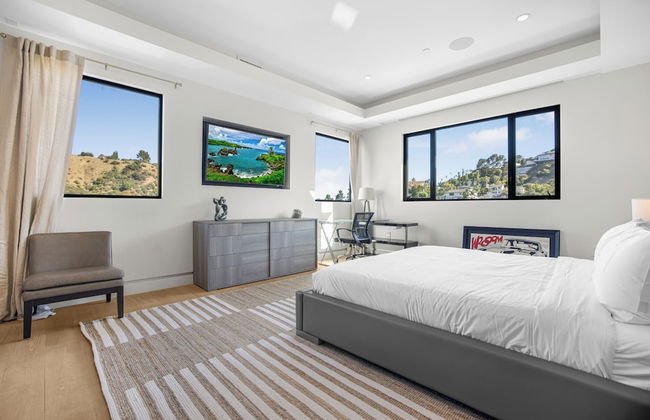 Zorada - Private Hollywood Hills Luxury With Endless Amenities and City Views - Photo 6