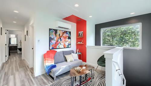 Stylish 3BR East Side Retreat w Patio & BBQ - Foto 3