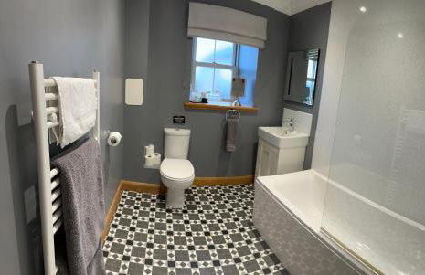 Bungalow with Hot Tub, BBQ Hut, Golf Net , Large Garden & Play Area - Foto 17