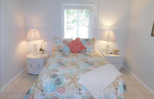 H5 close to the front pool and clubhouse downstairs by lake - Foto 8