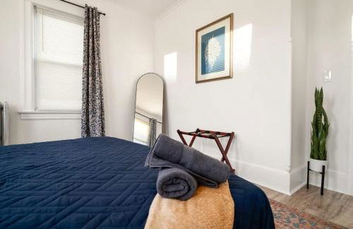 Whole House Near NYC and Transit with Game Room Fire Pit and King Bed - Foto 2