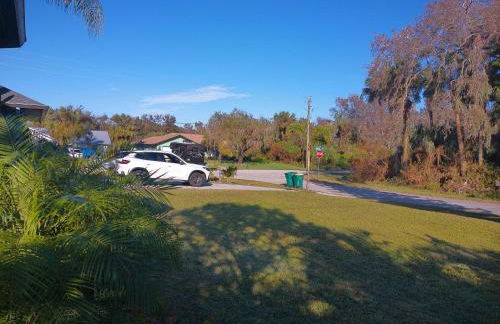 Port Charlotte Palms-Pet friendly, Heated Private Pool and Mini Orchard - Foto 71