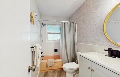 Relax in Retro - Photo 17