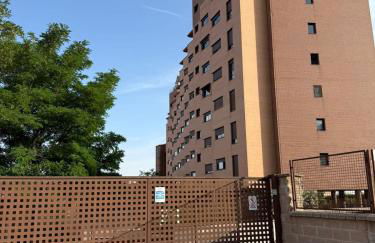 Enjoy the sun and pool in this fabulous apartment - Foto 42