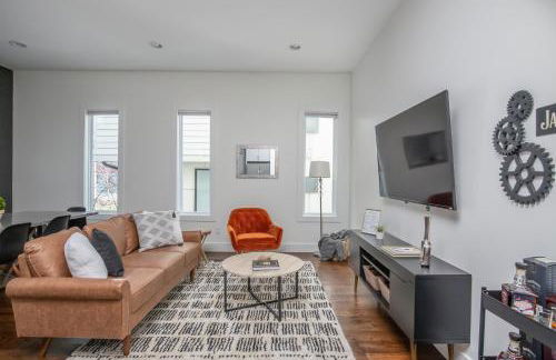 Jack Daniels House with Rooftop Golf, City views! 8min to Whiskey Row! Sleeps 10! - Foto 30