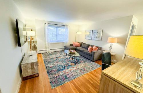 Sun-filled 2BR, In-Unit Laundry, Near T & Medical - Foto 1