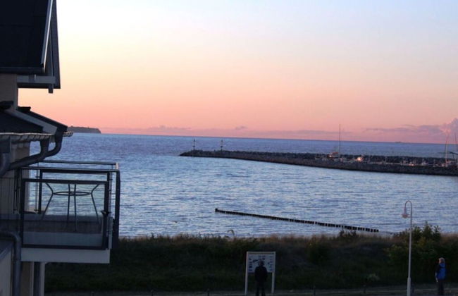 Beach Apartment With sea Views - Photo 13