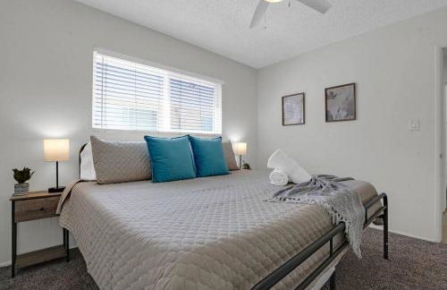 6th Haven, Arcade, King Bed, Games, 1 Mile to Beaches - Foto 2