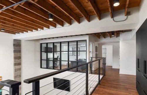 Downtown Luxe Historic Roots & Private Parking - Foto 17