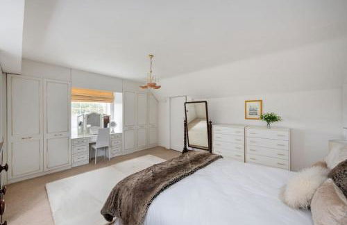 5 Bed Home with Private Parking - 25 Mins To Central London - Foto 24