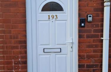 Modern Spacious 2 Bedroom House in Leigh, Free Parking - Foto 16