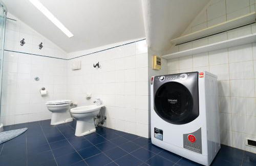 Airport & Sea, Large Music-Themed Apartment - Foto 12