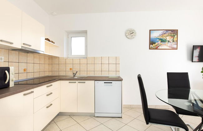 Scenic Elegant Apartments Krk With Balcony and Pool - Photo 23