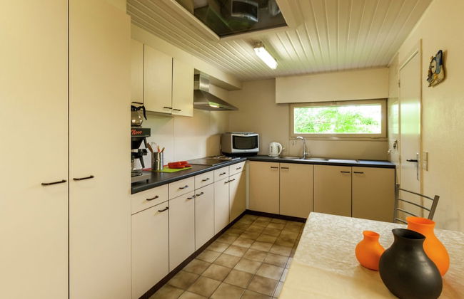 Quiet Cottage near Woods - Photo 11