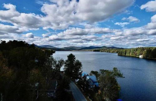 Luxe Modern Lakefront Oasis - Hot Tub, Sunset Views, Pet & Family Friendly! Close to UMF! - Foto 16