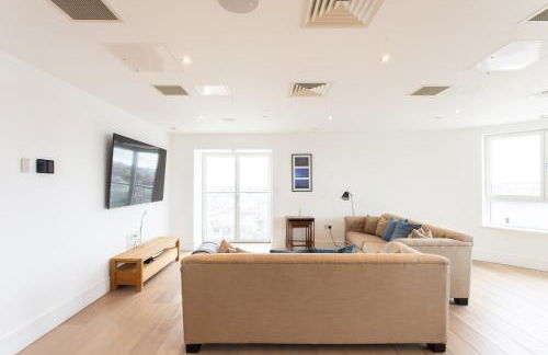 2 Bed 2 Bath Penthouse With Amazing Views with Free Parking - Foto 7