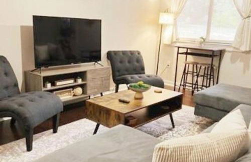 Studio Townhouse in Uptown King Bed-Wi-Fi-Full Kitchen- Washer & Dryer - Foto 26