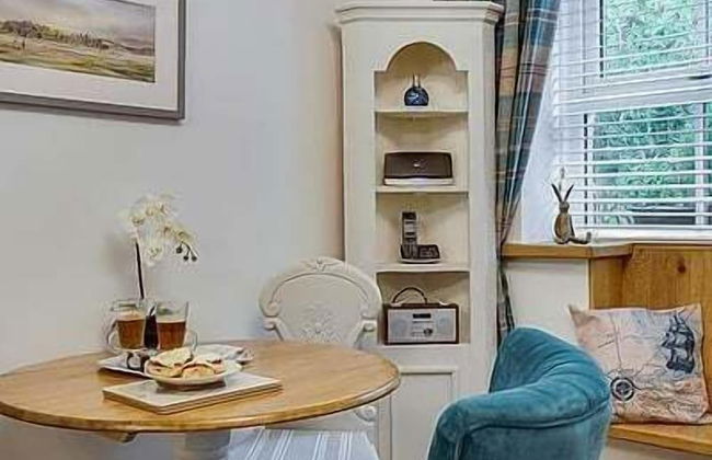 Coach House Bungalow - Photo 3