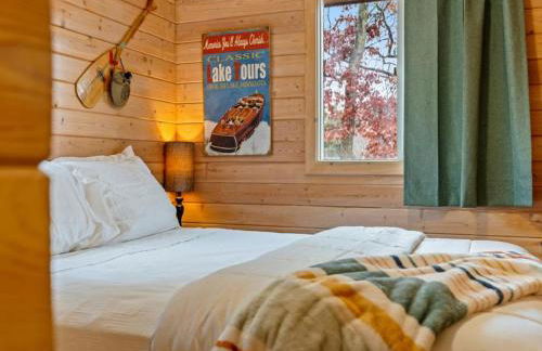 Cute Whitefish Cabin with Hot tub - Foto 6