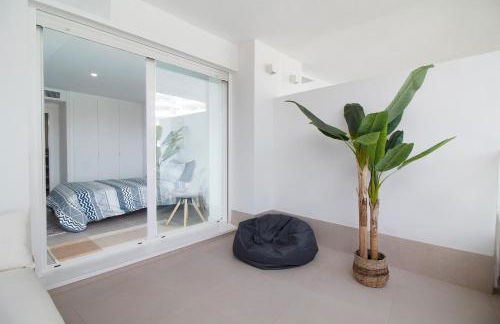 Global Properties, Apartamento con terraza y vistas a la piscina en Gran Canet - Photo 27