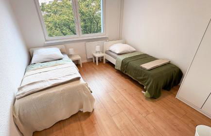 Monteurwohnungen mit TV, Internet, Parkplatz, Waschmaschine, Küche, Balkon, Restaurants und Supermarkt - Foto 18