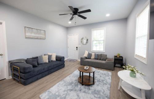 3 Min to Downtown - 10 Min to Elon - Smart TVs - Foto 5