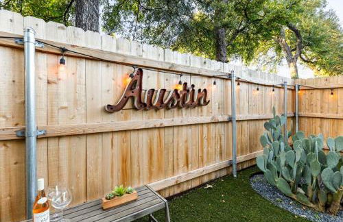 Mid-century home in Zilker with a backyard - Foto 36