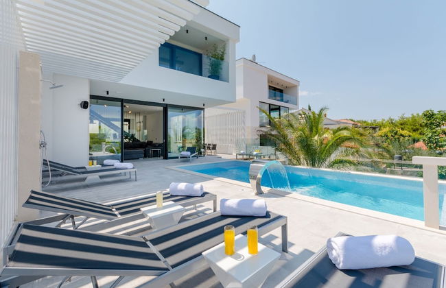 Luxury Villa Luna with Swimming Pool - Photo 19