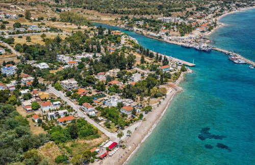 AG Stone Home - Idyllic Beachside Villa in Isthmia - Foto 16